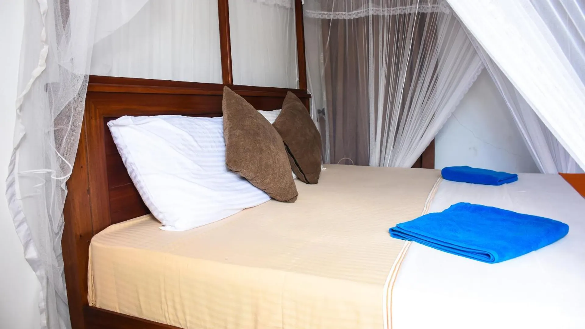 Steps Garden Resort Negombo Hotel